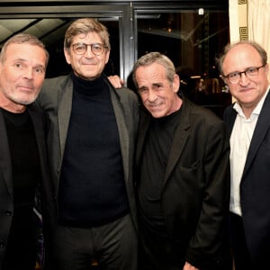 Exclusif - Laurent Baffie, le docteur Olivier Spatzierer (Gastro-entérologue et hépatologue), Thierry Ardisson, Philippe Robinet (directeur général des éditions Calmann Lévy ) - Laurent Baffie fête son succès littéraire "1 Million de livres vendus" aux Deux Magots à Paris le 8 mars 2023. © Veeren/Bestimage 