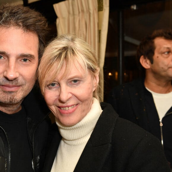 Exclusif - Richard Orlinski et Chantal Ladesou - Laurent Baffie fête son succès littéraire "1 Million de livres vendus" à la brasserie Les Deux Magots à Paris, France, le 8 mars 2023. © Veeren/Bestimage 