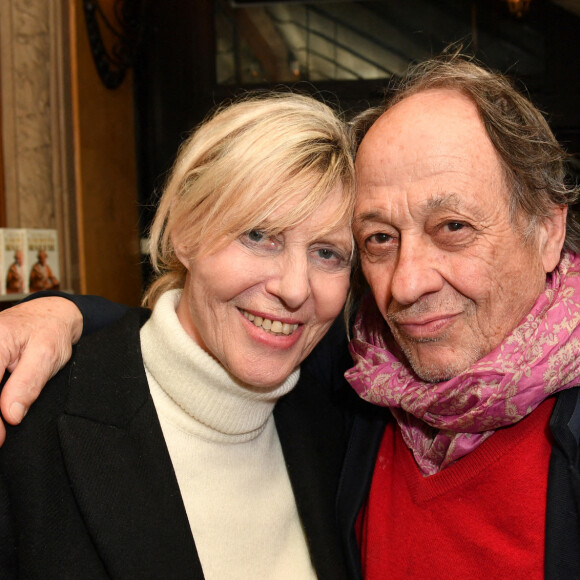 Exclusif - Chantal Ladesou et son mari Michel Ansault - Laurent Baffie fête son succès littéraire "1 Million de livres vendus" à la brasserie Les Deux Magots à Paris, France, le 8 mars 2023. © Veeren/Bestimage 
