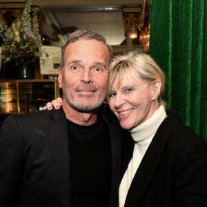 Exclusif - Laurent Baffie et Chantal Ladesou - Laurent Baffie fête son succès littéraire "1 Million de livres vendus" à la brasserie Les Deux Magots à Paris, France, le 8 mars 2023. © Veeren/Bestimage 