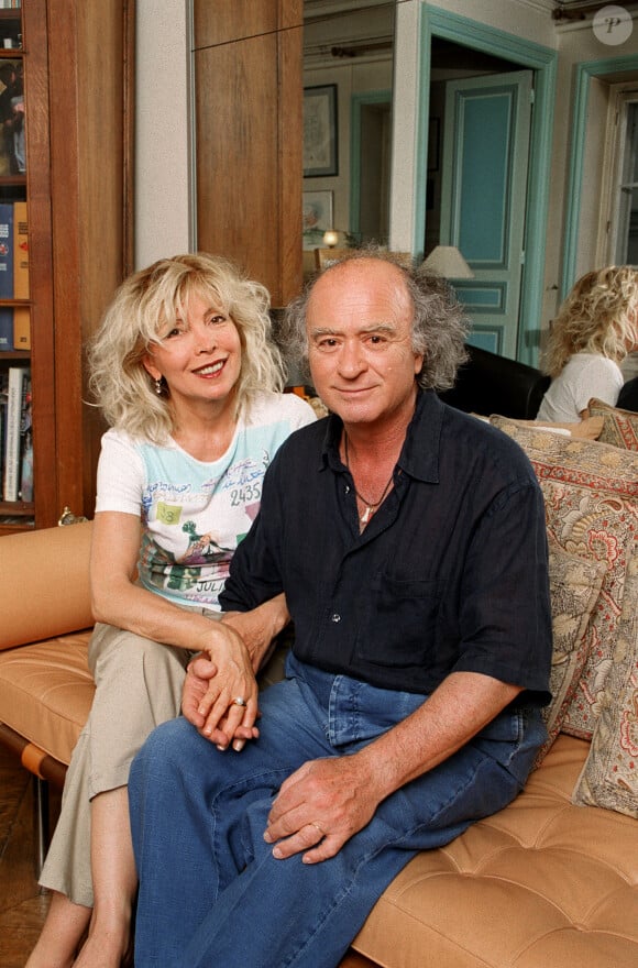 Exclusif - Georges Wolinski avec sa femme Maryse à leur domicile à Paris le 5 juillet 2001 © Cédric Perrin/Bestimage