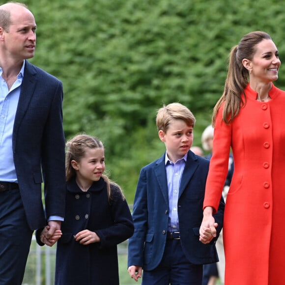 Le prince William, duc de Cambridge, et Catherine (Kate) Middleton, duchesse de Cambridge, accompagnés de leurs enfants, le prince George de Cambridge et la princesse Charlotte de Cambridge en visite au château de Cardiff, Royaume Uni, le 4 juin 2022, à l'occasion du jubilé de platine de la reine d'Angleterre. 