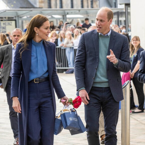 Le prince William, duc de Cambridge, et Kate Catherine Middleton, duchesse de Cambridge, à leur arrivée à l'université de Glasgow. Le couple princier est venu discuter de santé mentale et de bien-être avec les étudiants pendant la Semaine de sensibilisation à la santé mentale. Le 11 mai 2022 