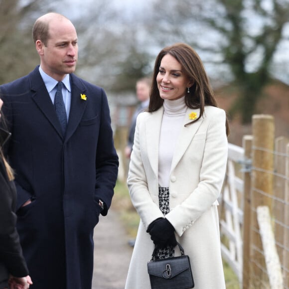 Le prince William, prince de Galles, et Catherine (Kate) Middleton, princesse de Galles, visitent le centre de désintoxication Brynawel à Llanharan, pour en savoir plus sur le travail qu'ils font pour soutenir ceux qui luttent contre les effets de la toxicomanie et de l'alcoolisme. Le 28 février 2023. 