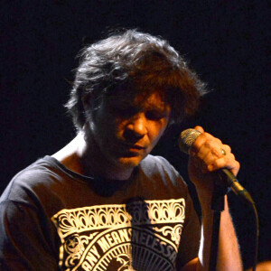 Les 29 et 30 mars au 104, a Paris, plusieurs artistes ont rendu un nouvel hommage a Alain Bashung avec le spectacle "Dernieres nouvelles de Frau Major". Etaient presents Brigitte Fontaine, Chloe Mons, Albin de la Simone, Bertrand Cantat, Christophe Miossec et Kent, ainsi que son guitariste Yan Pechin