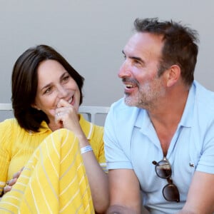 Nathalie Péchalat et Jean Dujardin dans les tribunes lors de la finale hommes des Internationaux de France de tennis de Roland Garros à Paris le 13 juin 2021. © Dominique Jacovides / Bestimage