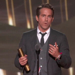 Après plusieurs jours de silence, Ryan Reynolds en a dit plus sur le nouveau bébé venu agrandir la famille 
La cérémonie des "People's Choice Awards" à Los Angeles, le 6 décembre 2022. 