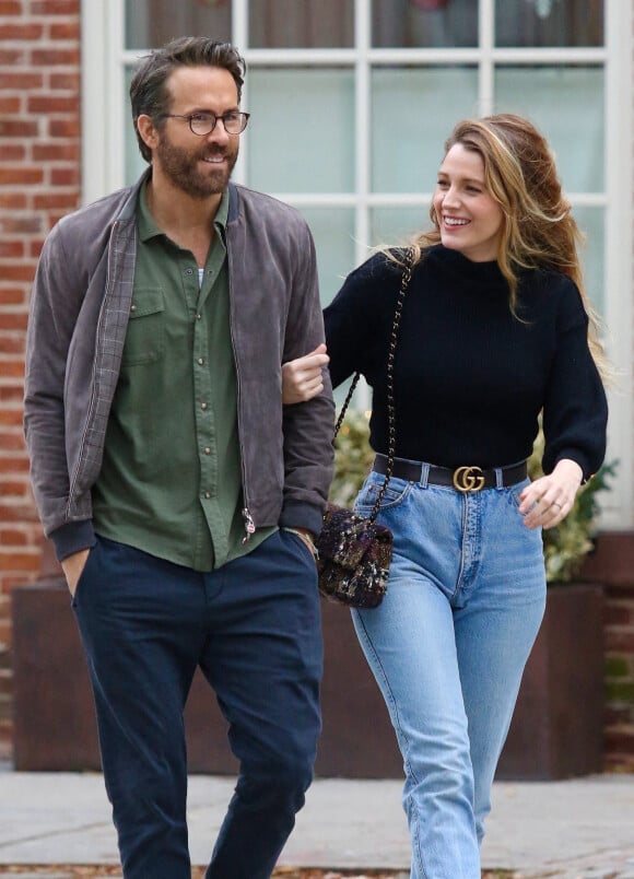 Exclusif - Blake Lively et son mari Ryan Reynolds se baladent à Manhattan, New York le 2 décembre 2021. 