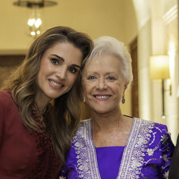 Rania de Jordanie a fait porter sa ceinture de mariée à sa fille Iman
La princesse Muna, la princesse Iman, la reine Rania de Jordanie, la princesse Aisha bint Hussein - Soirée henné avant le prochain mariage de la princesse Iman au palais Al Husseiniya à Amman en Jordanie le 7 mars 2023. 