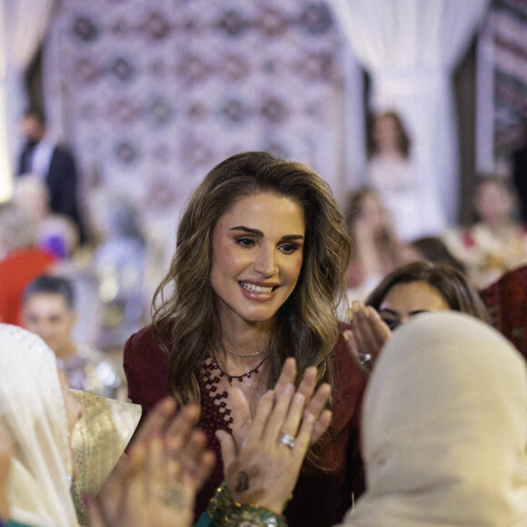 Rania de Jordanie assistera au mariage de sa fille Iman le 12 mars 2023
La reine Rania de Jordanie - Soirée henné avant le prochain mariage de la princesse Iman au palais Al Husseiniya à Amman en Jordanie le 7 mars 2023. 