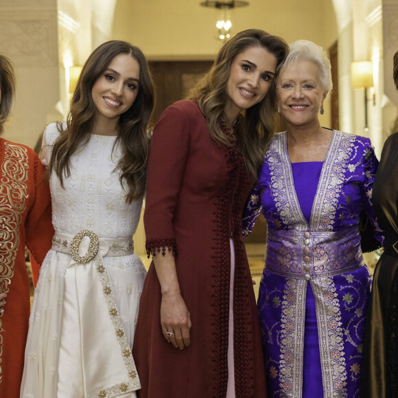 La princesse Muna, la princesse Iman, la reine Rania de Jordanie, la princesse Aisha bint Hussein, la princesse Zein bint Hussein - Soirée henné avant le prochain mariage de la princesse Iman au palais Al Husseiniya à Amman en Jordanie le 7 mars 2023. 