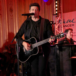 On peut le voir dans certains moments difficiles de sa tournée. 
Concert privé de Patrick Bruel durant le 35ème Dîner de Gala "Vaincre le cancer" au profit de la lutte contre les cancers au Cercle de l'Union Interalliée à Paris, France, le 29 Octobre 2022. © Bertrand Rindoff / Bestimage 