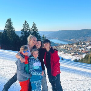 Elodie Gossuin au ski avec ses enfants, février 2023