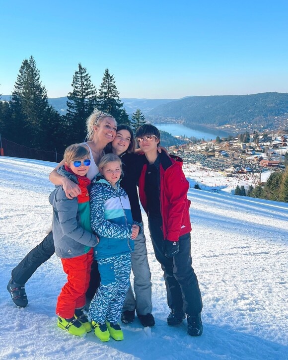 Elodie Gossuin au ski avec ses enfants, février 2023