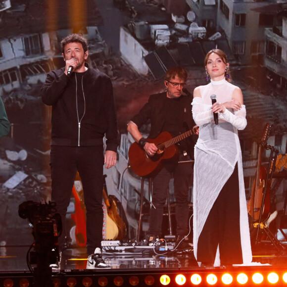 Au terme de la soirée, les promesses de dons s'élevaient à 2,3 millions d'euros
Exclusif - Mentissa, Patrick Bruel, Lynn Adib chantent "Et puis la terre" lors de l'émission "Unis face au séisme" à l'Olympia diffusée en direct sur France 2 le 14 mars 2023. © Christophe Clovis/ Cyril Moreau / Bestimage 