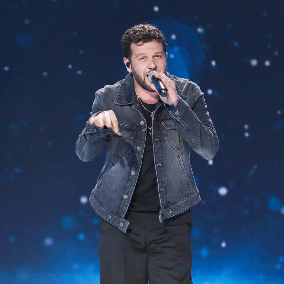 Claudio Capéo était aussi présent
Exclusif - Claudio Capéo chante "Tu verras" lors de l'émission "Unis face au séisme" à l'Olympia diffusée en direct sur France 2 le 14 mars 2023. © Christophe Clovis/ Cyril Moreau / Bestimage 