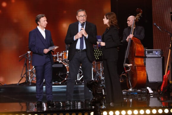 Exclusif - Léa Salamé, Docteur Raphaël Pitti, Stéphane Bern lors de l'émission "Unis face au séisme" à l'Olympia diffusée en direct sur France 2 le 14 mars 2023. © Christophe Clovis/ Cyril Moreau / Bestimage 