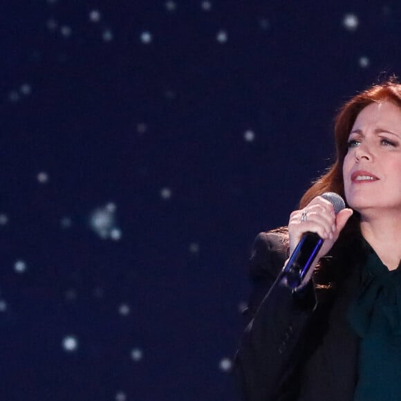 Exclusif - Isabelle Boulay chante "Foule sentimentale" lors de l'émission "Unis face au séisme" à l'Olympia diffusée en direct sur France 2 le 14 mars 2023. © Christophe Clovis/ Cyril Moreau / Bestimage 