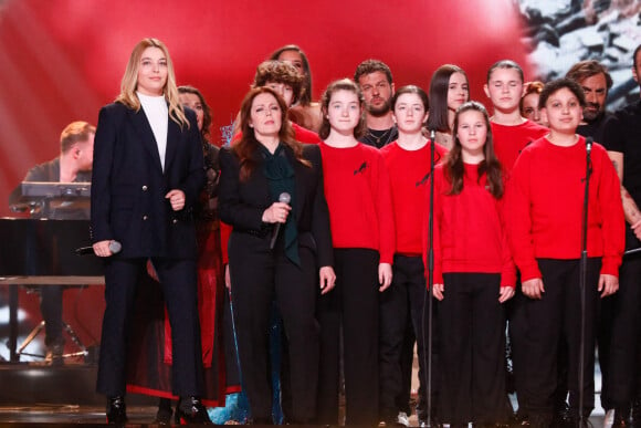 Exclusif - Santa (Samanta Cotta, membre du groupe "Hyphen Hyphen"), Isabelle Boulay, Claudio Capéo, Marina Kaye chantent "Let it Be" des Beattles lors de l'émission "Unis face au séisme" à l'Olympia diffusée en direct sur France 2 le 14 mars 2023. © Christophe Clovis/ Cyril Moreau / Bestimage 