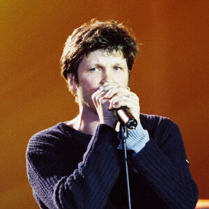Bertrand Cantat a tué l'actrice Marie Trintignant après lui avoir infligé plusieurs coups.
Le groupe Noir Désir meilleur album rock de l'année lors des Victoires de la Musique.