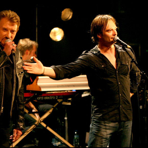 Fils de l'icône Johnny Hallyday, David s'était fait discret depuis la disparition de l'icône
David Hallyday et Johnny Hallyday en concert à la Cigale à Paris en 2008