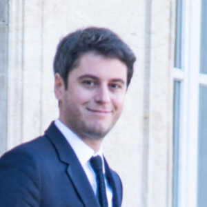 Forcé de faire son coming out après des révélations sur sa vie privée, Gabriel Attal assume sereinement son couple tout en le préservant.
Gabriel Attal, ministre délégué, chargé des Comptes publics - Sorties du conseil des ministres du 19 janvier 2023 au palais de l'Elysée à Paris © Baptiste Autissier / Panoramic / Bestimage