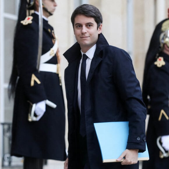 Gabriel Attal, ministre délégué, chargé des Comptes publics - Le président français préside la deuxième session plénière du Conseil national de la refondation (CNR), en présence de la Première ministre,et de membres du Gouvernement, au palais de l'Elysée, à Paris, France, le 12 décembre 2022. © Stéphane Lemouton/Bestimage