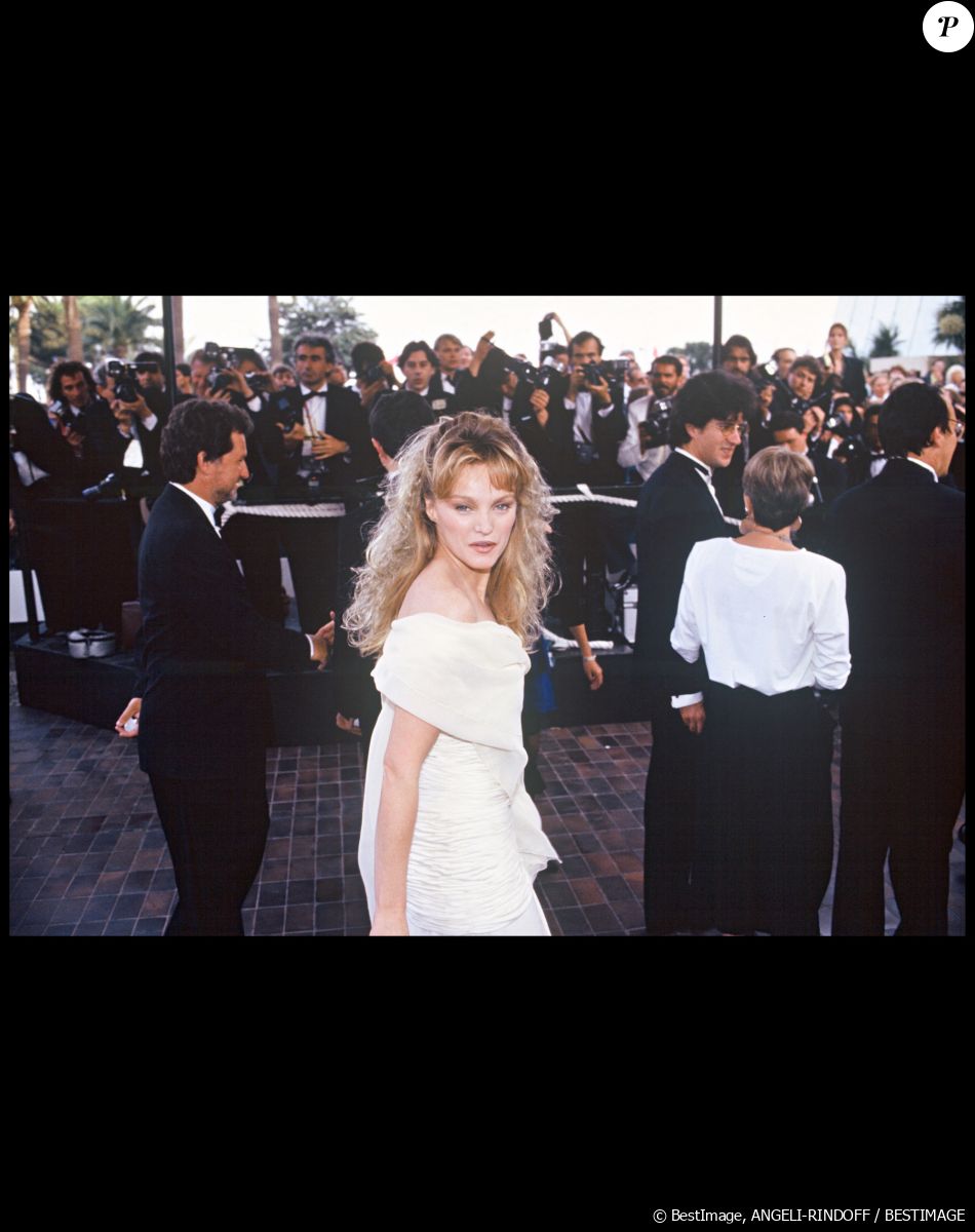 Elle a 20 ans quand elle se marie pour la première fois.
Arielle Dombasle en 1989 à Cannes