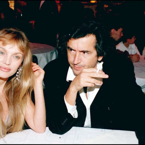 BERNARD-HENRI LEVY ET ARIELLE DOMBASLE A PARIS AU RESTAURANT  