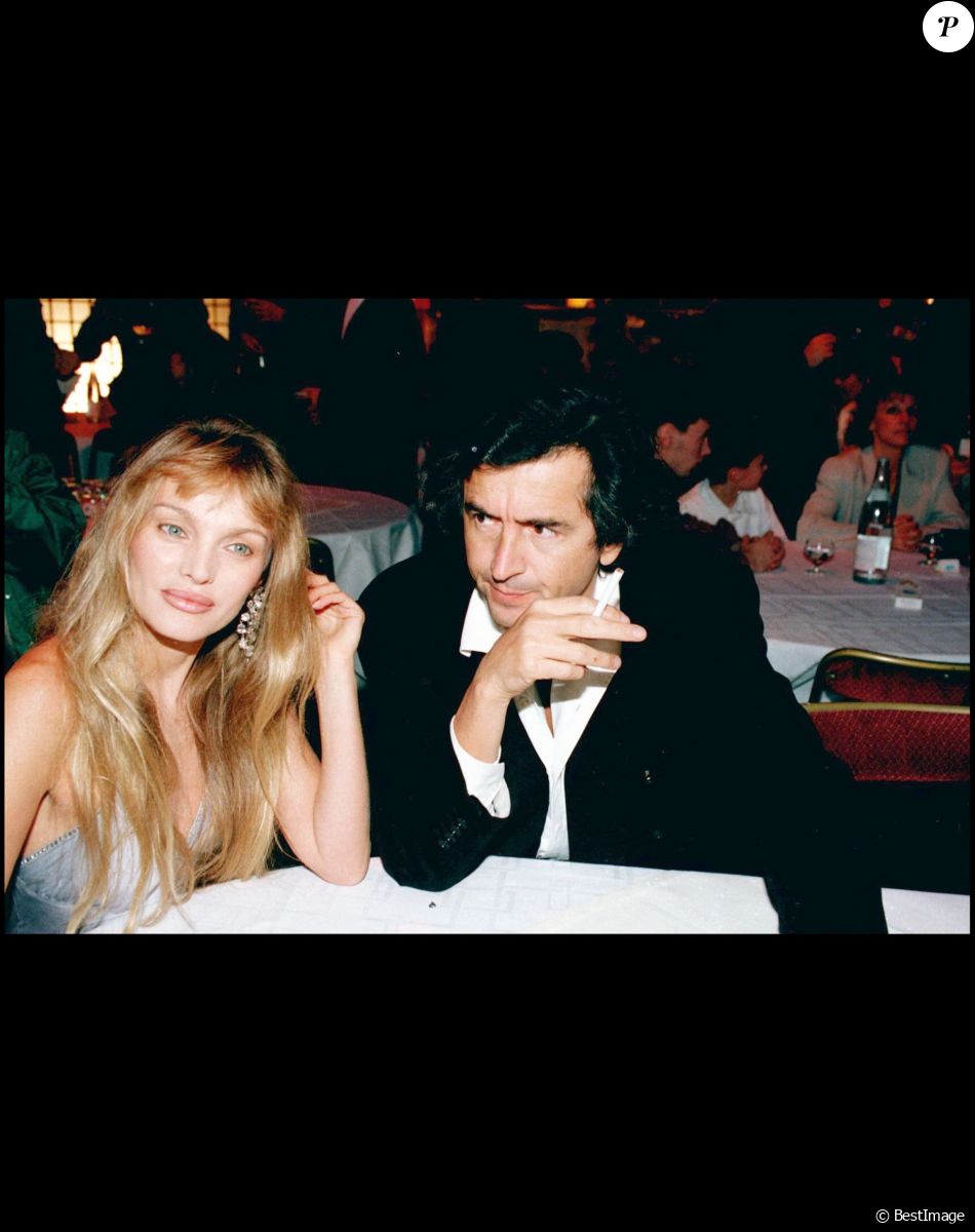 BERNARD-HENRI LEVY ET ARIELLE DOMBASLE A PARIS AU RESTAURANT