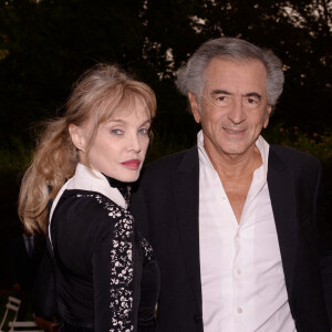 Exclusif - Bernard-Henri Lévy (BHL) et sa femme Arielle Dombasle - Moma Group fête son 10ème anniversaire à l'hôtel Salomon de Rothschild à Paris le 5 septembre 2022. Promoteur d’un art de vivre à la française, le PDG de Moma Group promet de créer 40 nouvelles adresses à travers le monde en faisant rayonner ses concepts emblématiques que sont Café Pérouse, Noto, Casa Amour et Mimosa. © Rachid Bellak/Bestimage  (No Web - pour suisse et Belgique) 