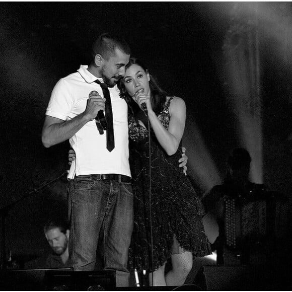 Olivia et son frère montent régulièrement sur scène ensemble pour partager des chansons.
Olivia Ruiz et son frère Toan sur Instagram.