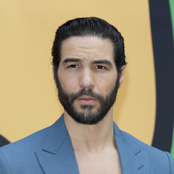 Tahar Rahim - Photocall du défilé de mode Hommes "Louis Vuitton" Prêt-à-porter Printemps-Été 2023 au Musée du Louvre à Paris. Le 23 juin 2022 © Olivier Borde / Bestimage 