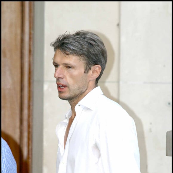 Lambert Wilson - Ultime Hommage à Marie Trintignant, obsèques le 6 aût 2003 au Cimetière du Père-Lachaise, Paris