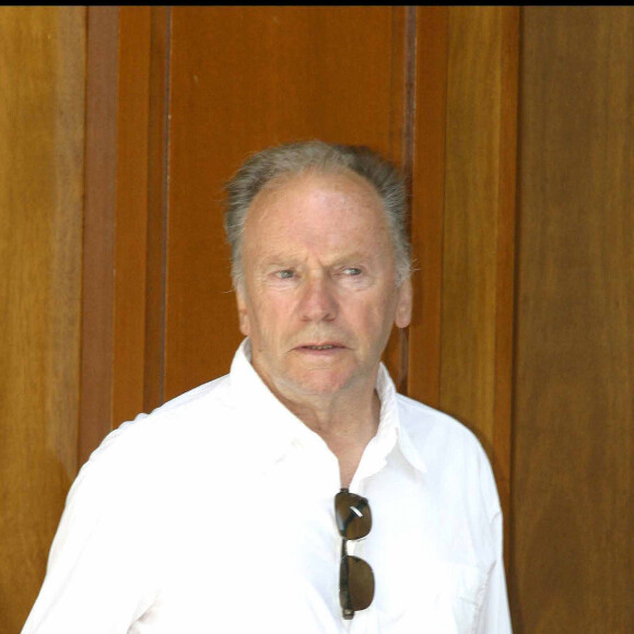 Jean-Louis Trintignant - Ultime Hommage à Marie Trintignant, obsèques le 6 aût 2003 au Cimetière du Père-Lachaise, Paris