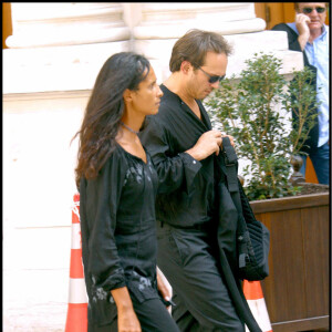 Vincent Pérez et Karine Silla - Ultime Hommage à Marie Trintignant, obsèques le 6 aût 2003 au Cimetière du Père-Lachaise, Paris