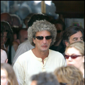 Elie Chouraqui - Ultime Hommage à Marie Trintignant, obsèques le 6 aût 2003 au Cimetière du Père-Lachaise, Paris