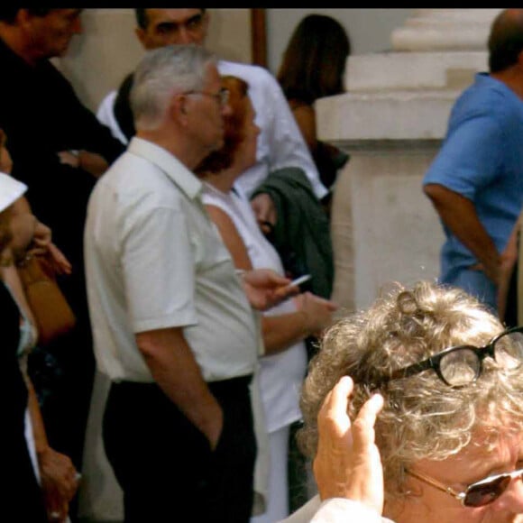 Josée Dayan - Ultime Hommage à Marie Trintignant, obsèques le 6 aût 2003 au Cimetière du Père-Lachaise, Paris