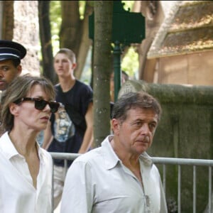 Jane Birkin et Patrick Chéreau - Ultime Hommage à Marie Trintignant, obsèques le 6 aût 2003 au Cimetière du Père-Lachaise, Paris