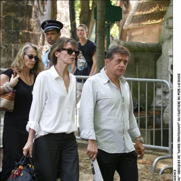 Jane Birkin et Patrick Chéreau - Ultime Hommage à Marie Trintignant, obsèques le 6 aût 2003 au Cimetière du Père-Lachaise, Paris