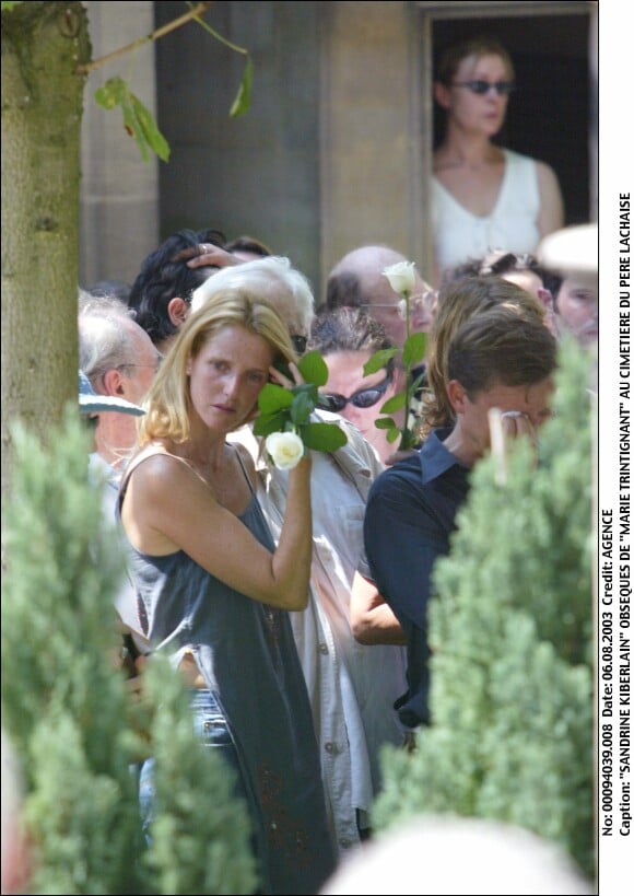 Sandrine Kiberlain - Ultime Hommage à Marie Trintignant, obsèques le 6 aût 2003 au Cimetière du Père-Lachaise, Paris