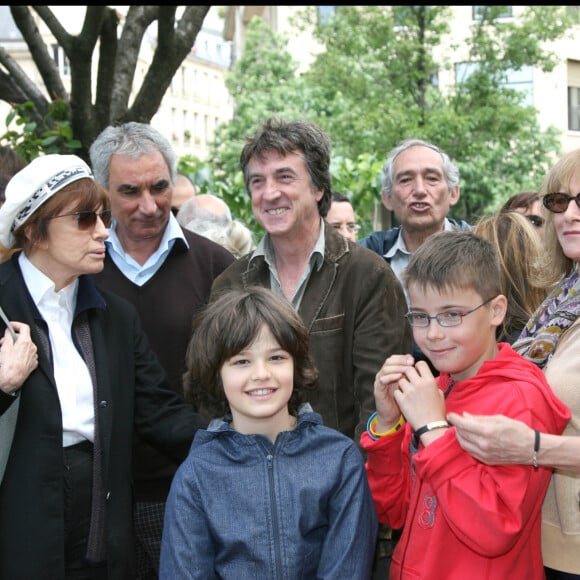 Nadine Trintignant, François Cluzet et les fils de Marie Trintignant, Alain Corneau, Nathalie Delon - Inauguration du jardin Marie Trintignant en 2007. 