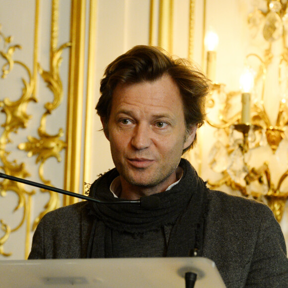 Contactés par Le Parisien, aucun des deux journalistes n'a souhaité faire de commentaire.
Laurent Delahousse à la conférence de presse de la Flamme Marie Claire à l'hôtel Marois dans les salons France-Amériques à Paris le 14 juin 2016. © Coadic Guirec / Bestimage