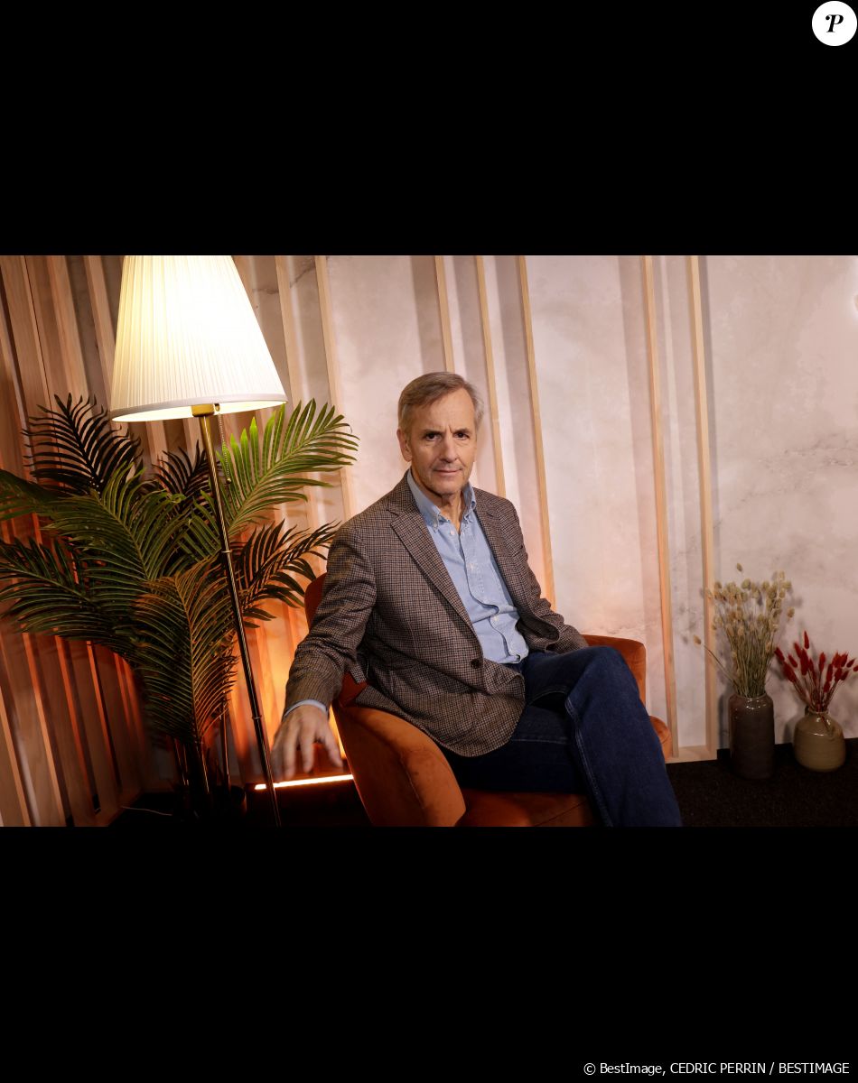 Malgré tout, il a du subir une opération et se faire couper l'oreille...
Exclusif - Bernard de la Villardière lors de l'enregistrement de l'émission "Chez Jordan"à Paris le 24 janvier 2022. © Cédric Perrin / Bestimage