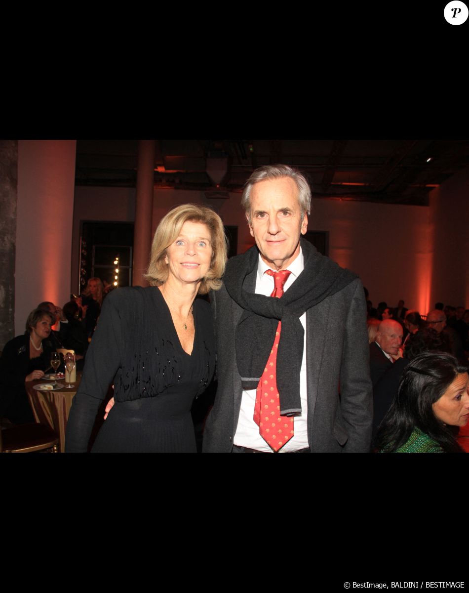 Bernard de La Villardière et sa femme Anne - 28ème Gala de l'Espoir au profit de la Ligue contre le cancer au théâtre des Champs-Elysées à Paris le 29 Novembre 2022. © Philippe Baldini/ Bestimage
