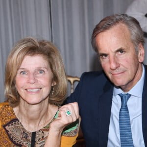 Exclusif - Bernard de la Villardière et sa femme Anne - Soirée de gala des 50 ans de la Fondation Claude Pompidou à l'Hôtel Marcel Dassault à Paris le 12 avril 2022. C'est à l'Hôtel Marcel Dassault, au rond-point des Champs Elysées, que s'est tenue le mardi 12 avril, la soirée de gala des 50 ans de la Fondation Claude Pompidou. Cette Fondation créée par l'épouse du Président Georges Pompidou, est la seule fondation de femmes de Présidents toujours en activité. Grâce à ses centres répartis en France, et ses équipes de bénévoles, elle vient en aide aux enfants handicapés, aux malades d'Alzheimer, aux personnes atteintes d'autisme et aux personnes vulnérables. La soirée de gala, présentée par le journaliste Frédéric.Taddéi, est organisée et financée par Monique Pozzo di Borgo, Natacha.Dassault et Marie-Héléne Habert-Dassault. Elle a réunit des personnalités de tous horizons autour d'une vente aux enchères au profit de la Fondation, orchestrée par le commissaire-priseur d'Artcurial, Arnaud Oliveux, en présence d'Alain Pompidou Président de la Fondation et son épouse Nicole, de Laurent.Dassault, Victor.Habert- Dassault, David de.Rothschild et de Richard.Hutin, directeur général de la Fondation Claude Pompidou. Rachid Bellak / LMS / Bestimage