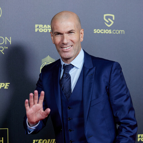 Zinedine Zidane - Photocall de la 66ème cérémonie du Ballon d'Or au Théâtre du Chatelet à Paris le 17 octobre 2022. © Cyril Moreau/Bestimage 