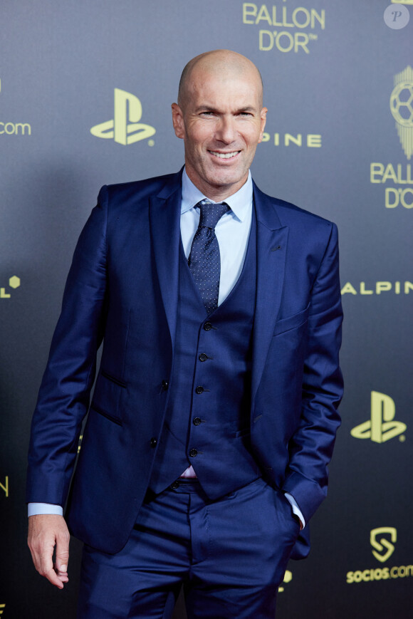 Zinedine Zidane - Photocall de la 66ème cérémonie du Ballon d'Or au Théâtre du Chatelet à Paris le 17 octobre 2022. © Cyril Moreau/Bestimage 