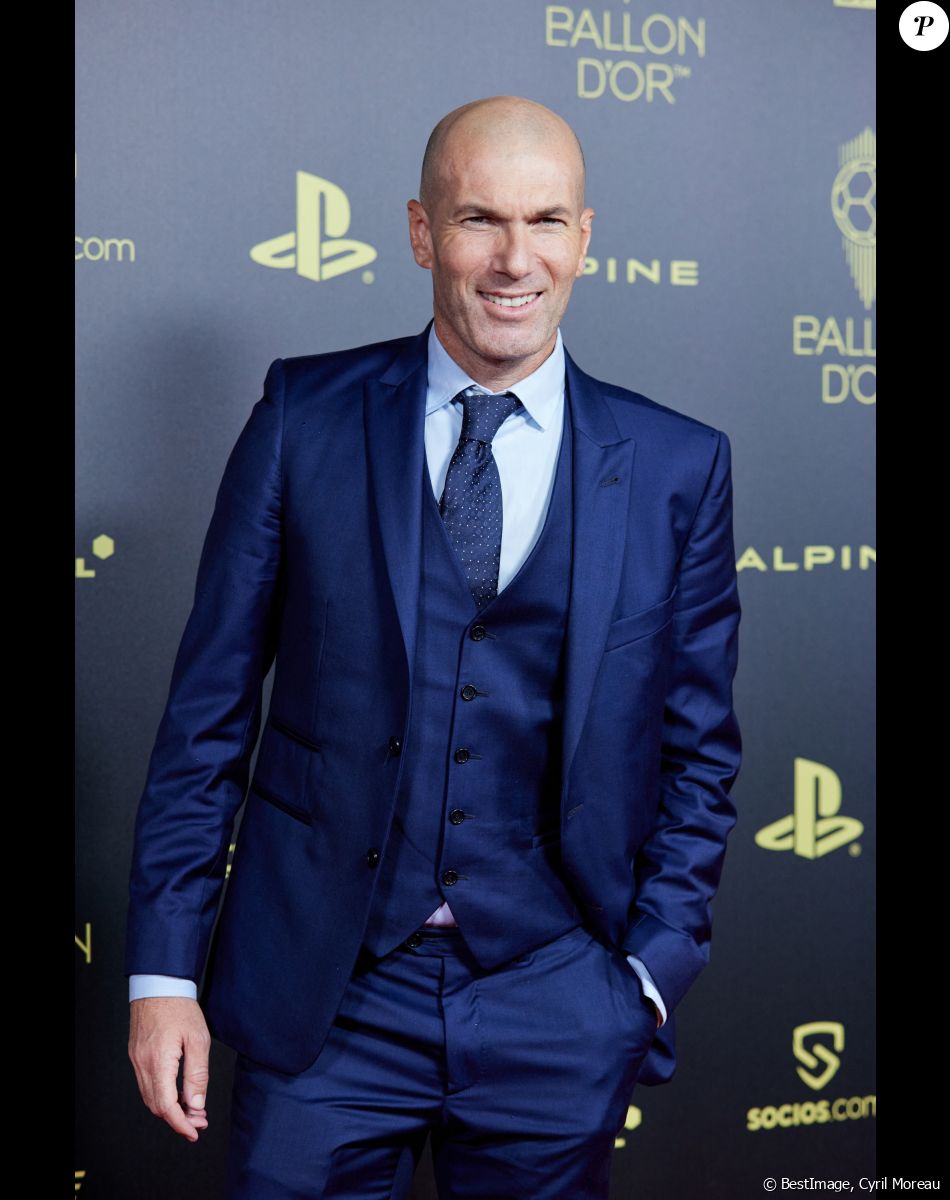 Zinedine Zidane - Photocall de la 66ème cérémonie du Ballon d'Or au Théâtre du Chatelet à Paris le 17 octobre 2022. © Cyril Moreau/Bestimage