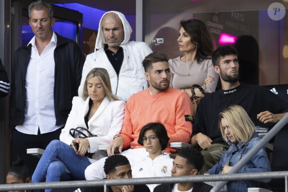 Zinedine Zidane et sa femme Véronique, Luca Zidane et sa compagne Marina, Théo Zidane - Les célébrités assistent à la victoire du Real Madrid face à Liverpool (1-0) en finale de la Ligue des Champions au stade de France, le 28 mai 2022. © Cyril Moreau / Bestimage